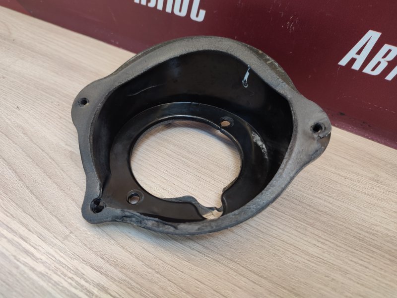 Горловина лючка бензобака