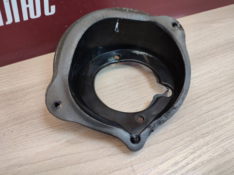 Горловина лючка бензобака