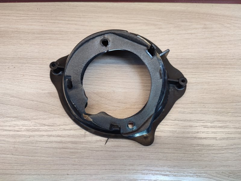 Горловина лючка бензобака