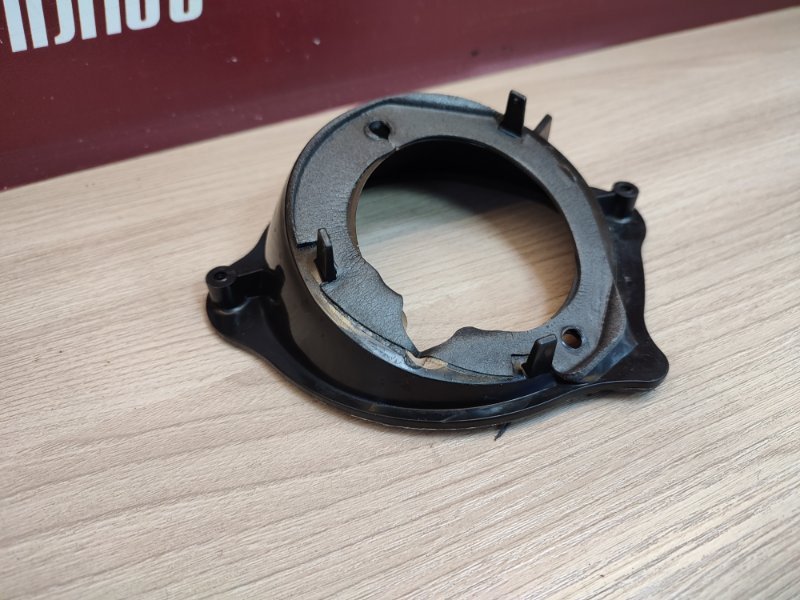 Горловина лючка бензобака