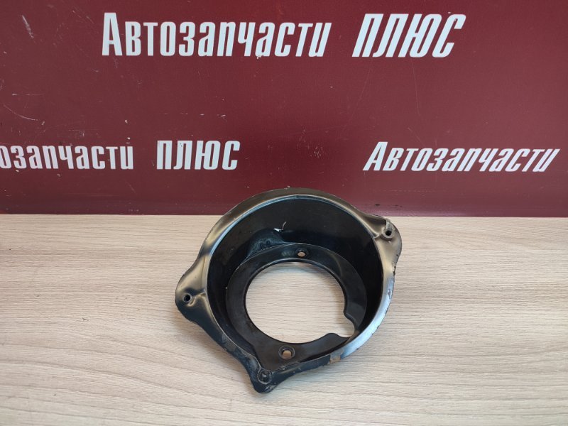 Горловина лючка бензобака