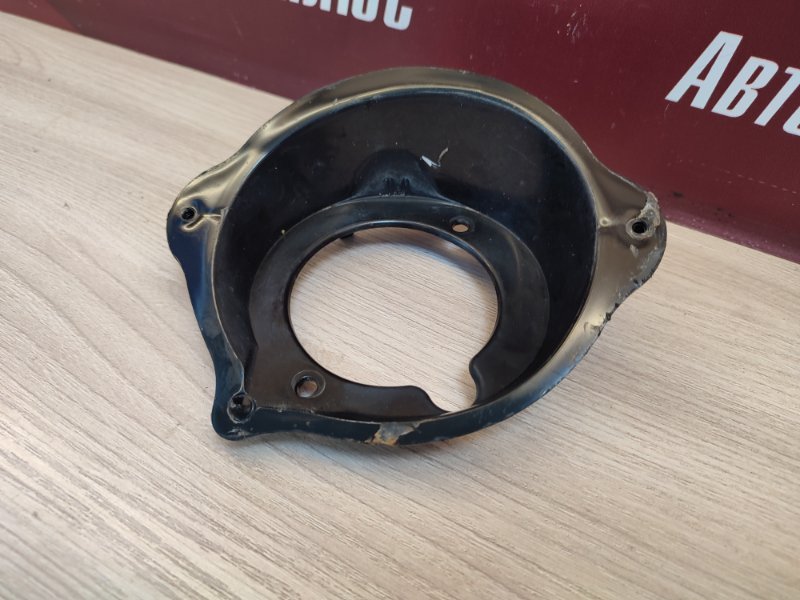 Горловина лючка бензобака