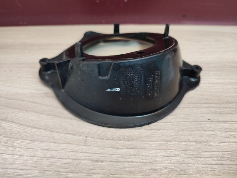 Горловина лючка бензобака