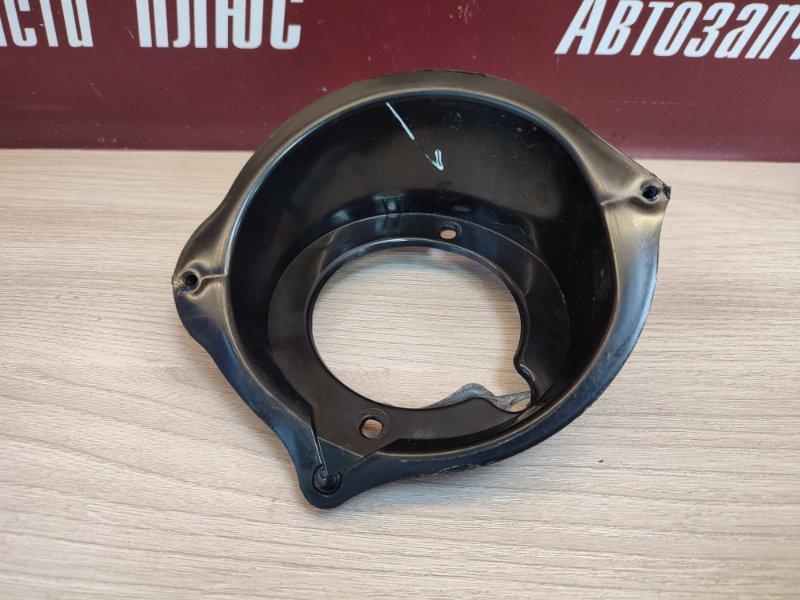 Горловина лючка бензобака