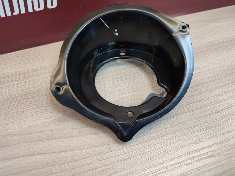 Горловина лючка бензобака