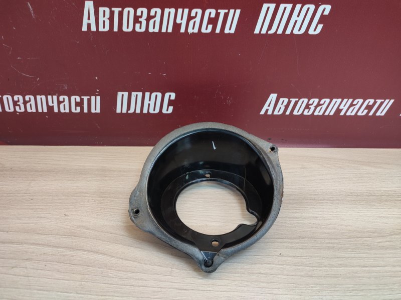 Горловина лючка бензобака