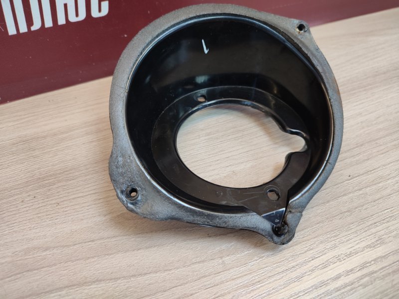 Горловина лючка бензобака