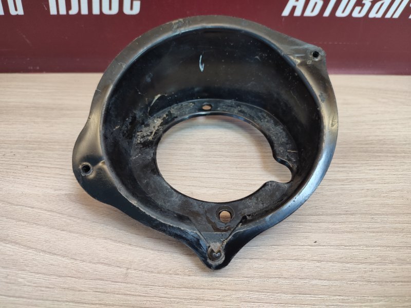 Горловина лючка бензобака