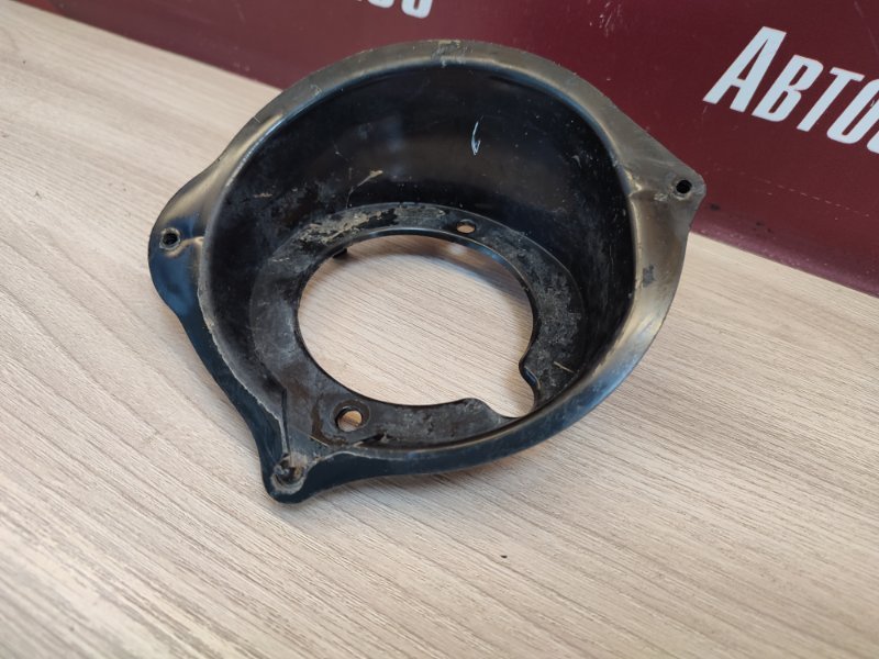 Горловина лючка бензобака