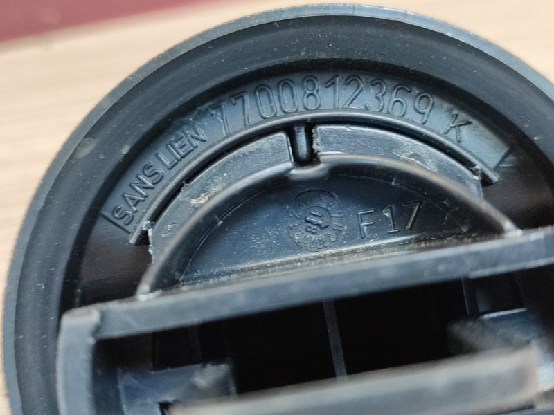 Крышка топливного бака