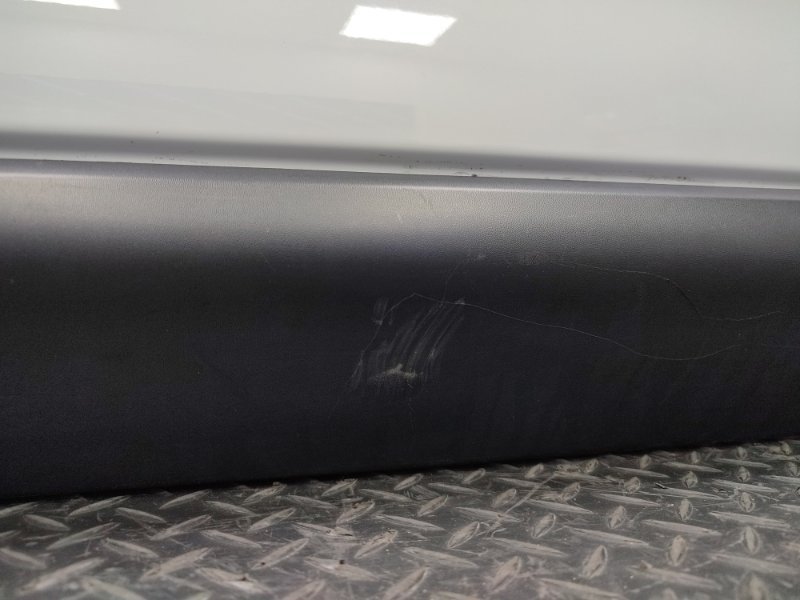 Дверь боковая