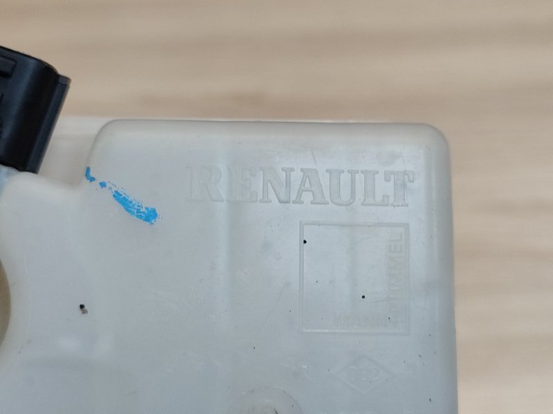 Бачок главного тормозного цилиндра