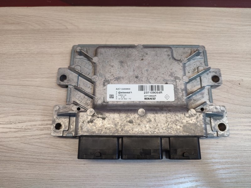 Блок управления двигателем