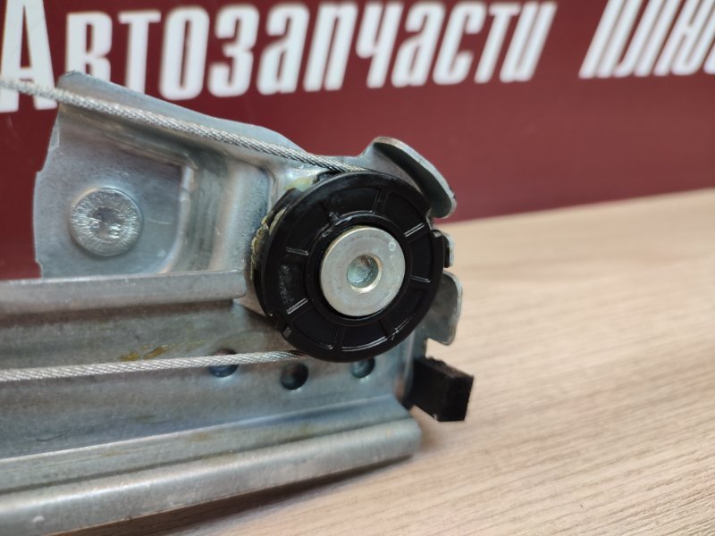 Стеклоподъемник    двери