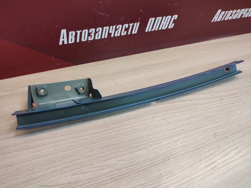 Направляющая стекла двери