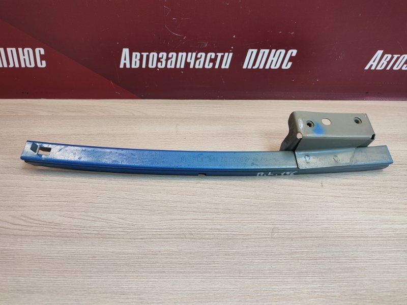 Направляющая стекла двери