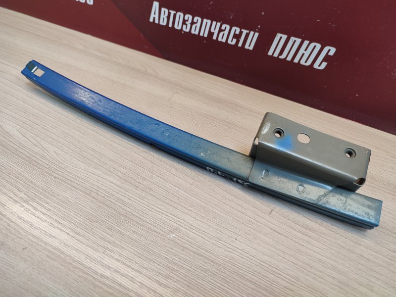 Направляющая стекла двери