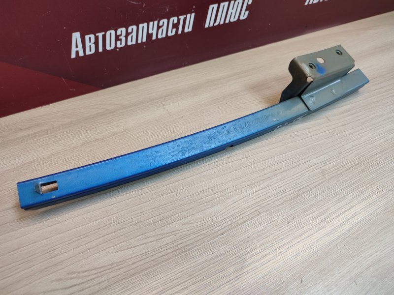 Направляющая стекла двери