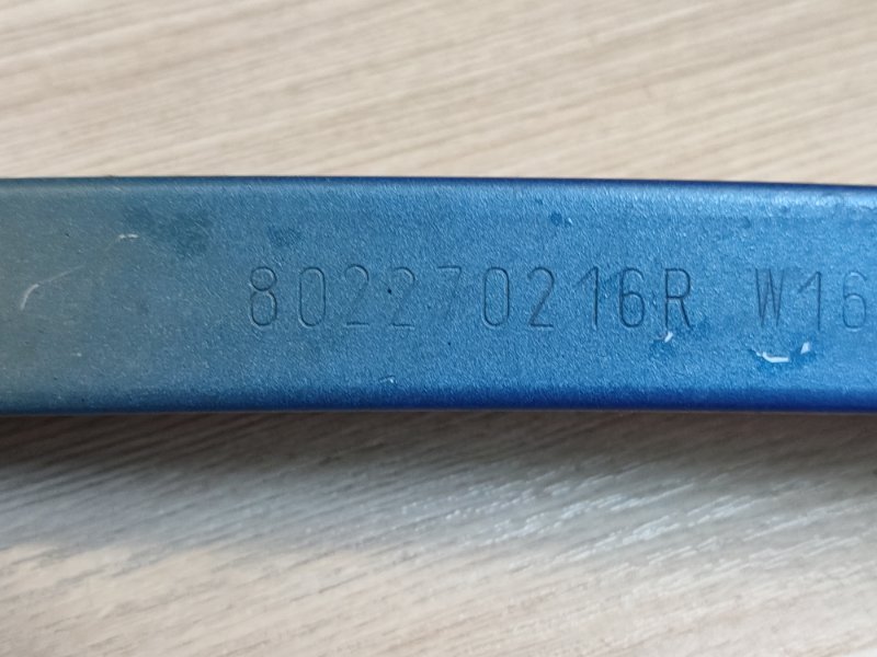 Направляющая стекла двери