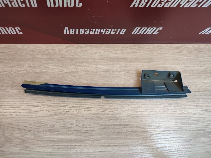 Направляющая стекла двери