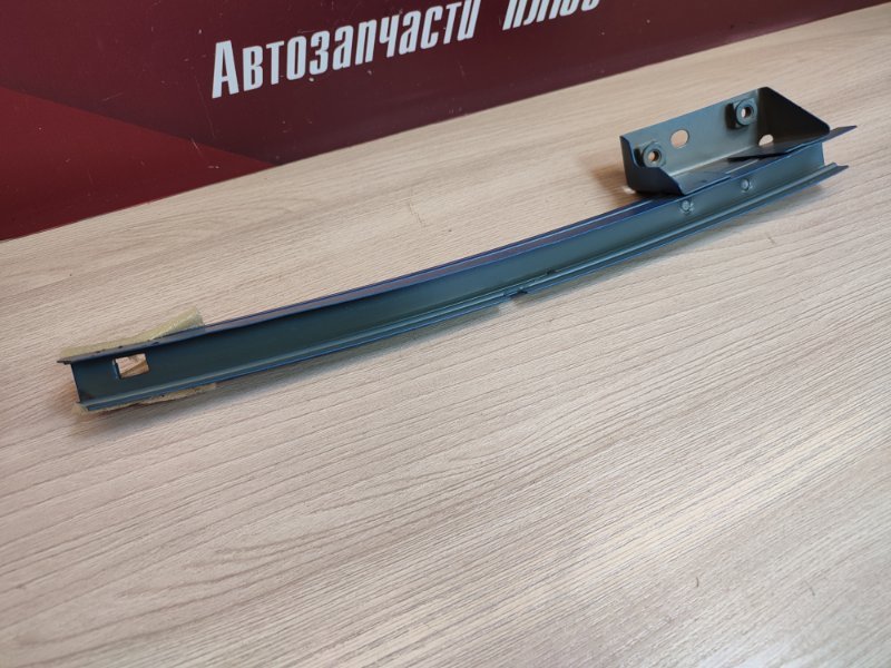 Направляющая стекла двери