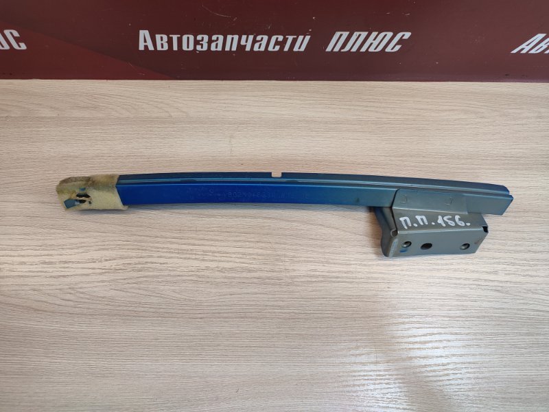 Направляющая стекла двери