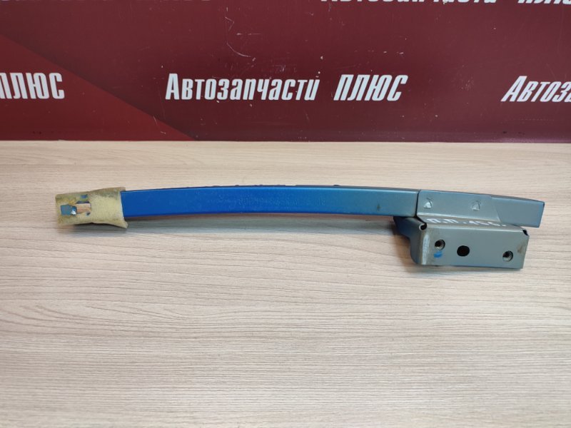 Направляющая стекла двери