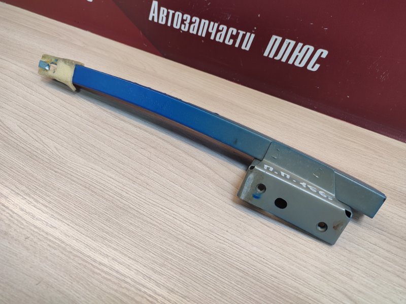 Направляющая стекла двери