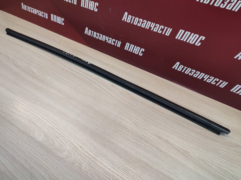 Уплотнитель стекла двери внешний