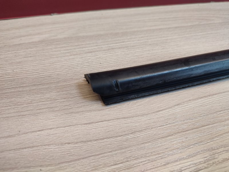 Уплотнитель стекла двери внешний