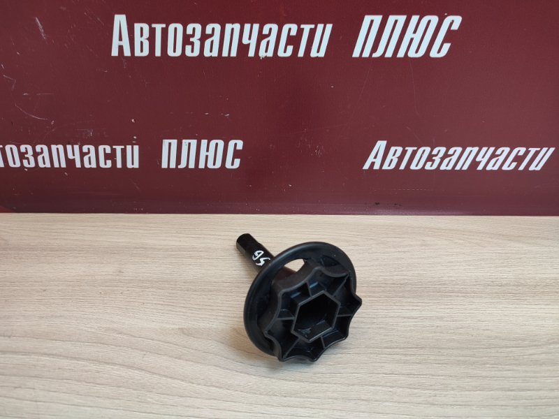 Крепление запасного колеса