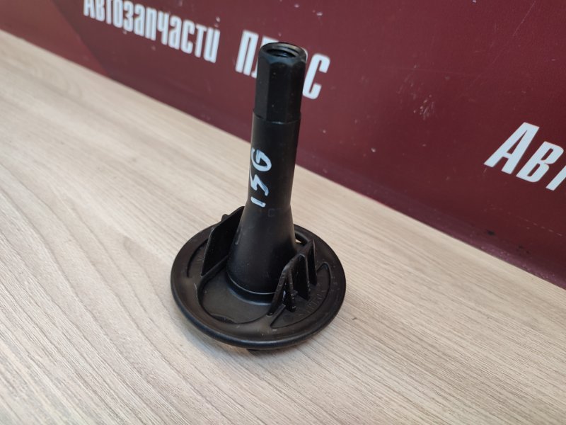 Крепление запасного колеса