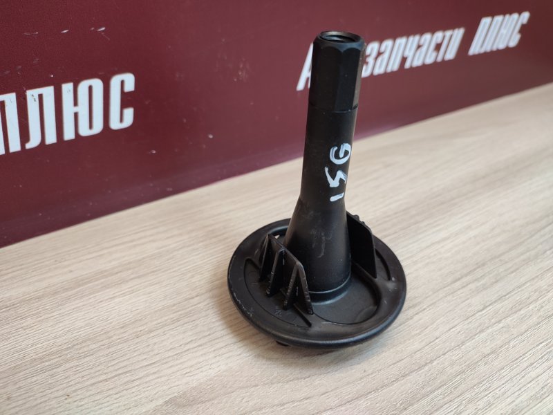 Крепление запасного колеса