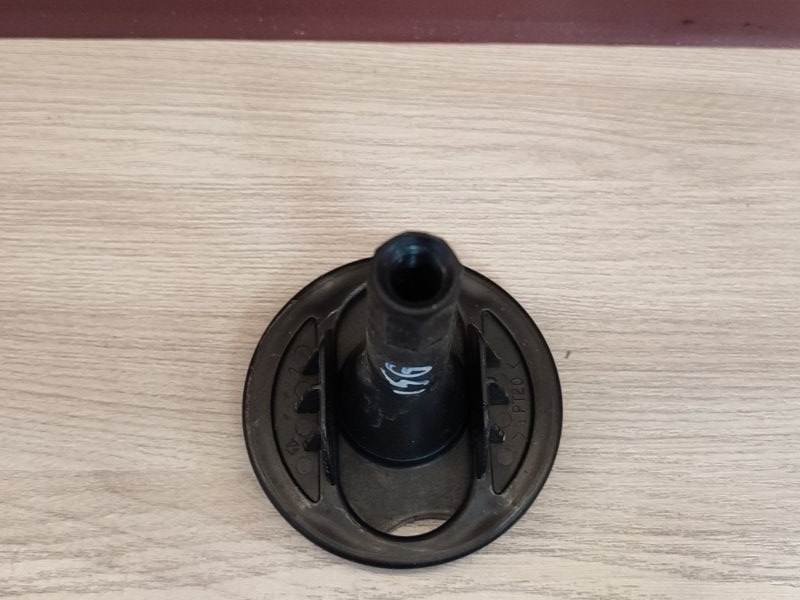 Крепление запасного колеса