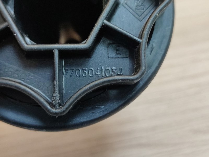 Крепление запасного колеса