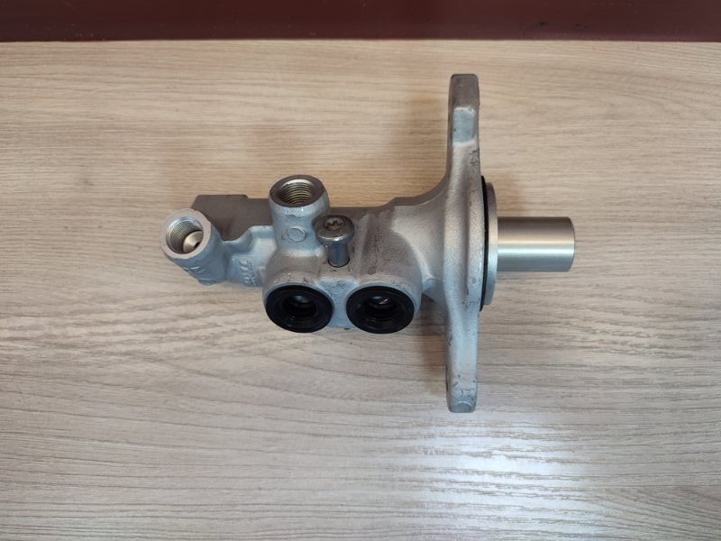 Главный тормозной цилиндр