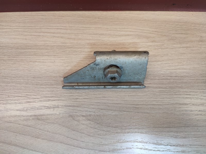 Крепление акб