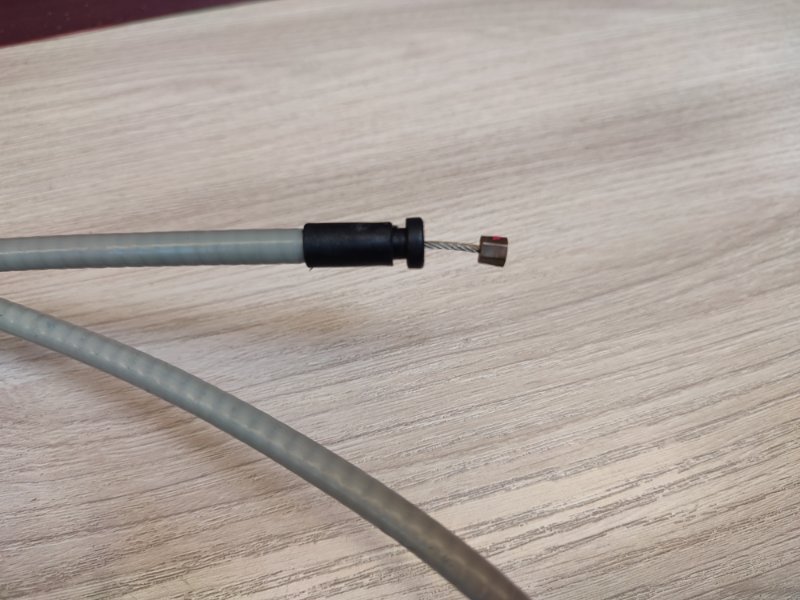 Трос замка капота