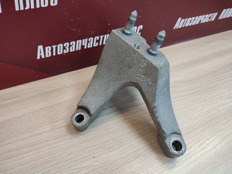 Кронштейн кпп