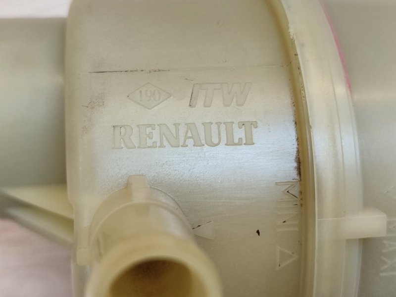 Бачок гидроусилителя руля