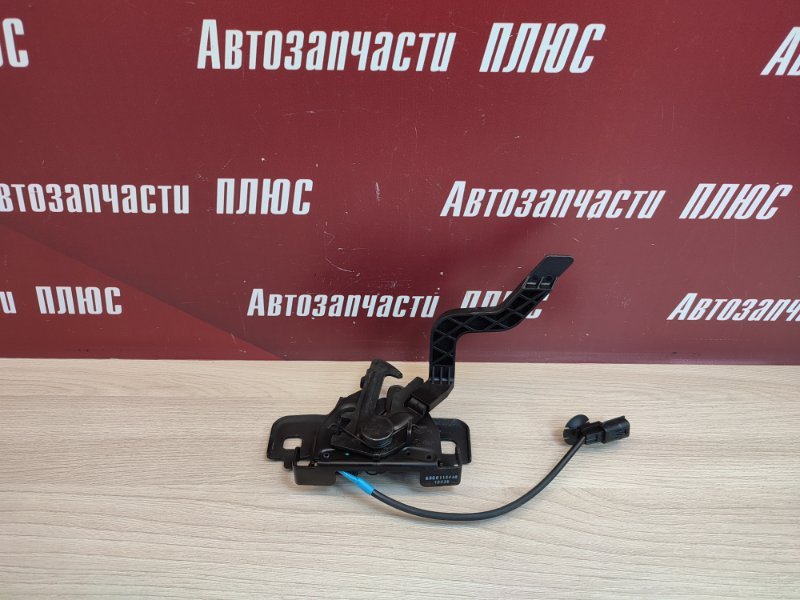 Замок капота