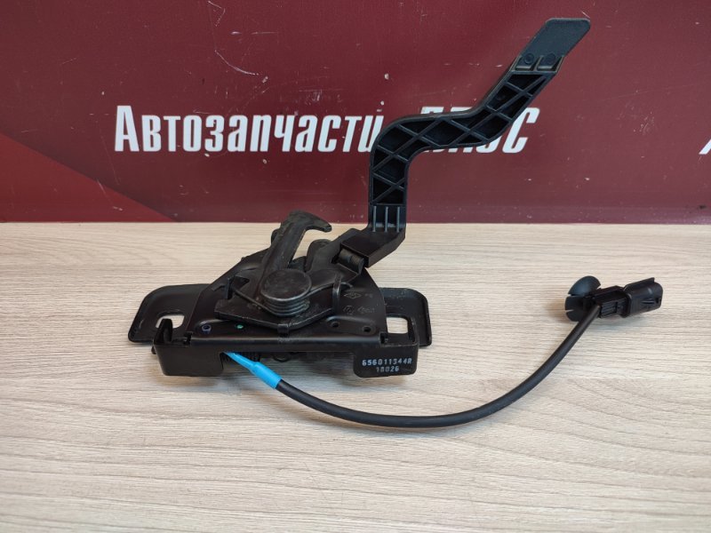 Замок капота