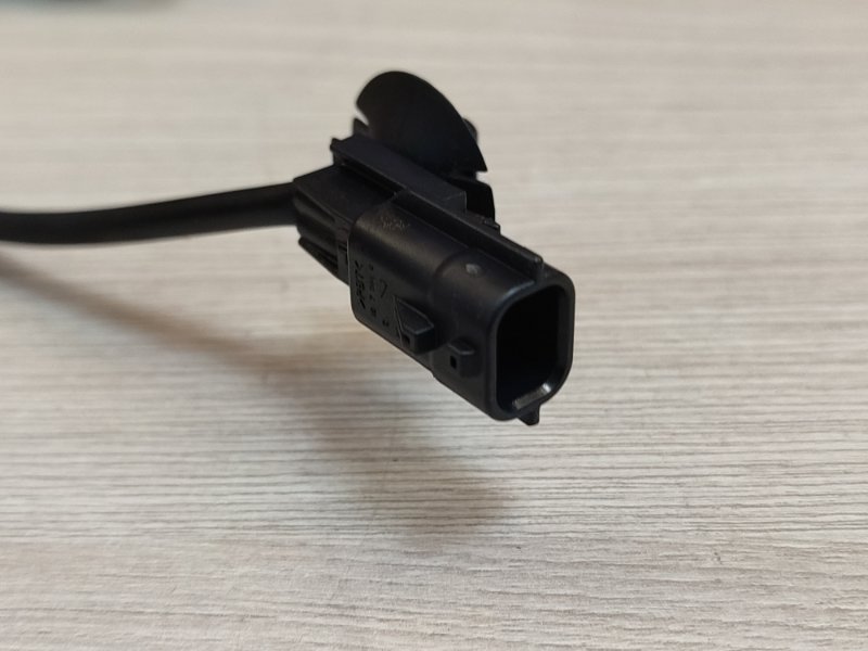 Замок капота