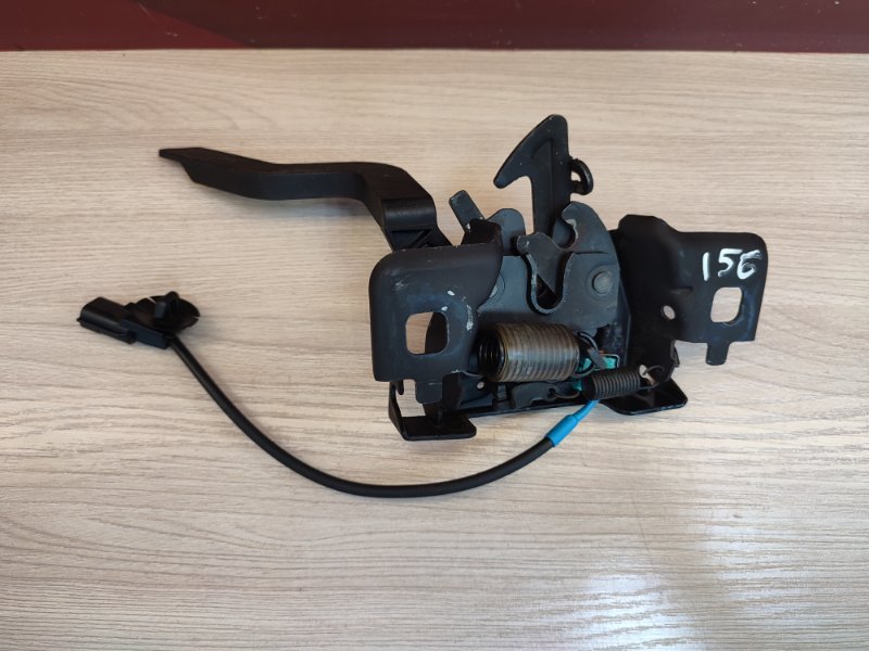 Замок капота