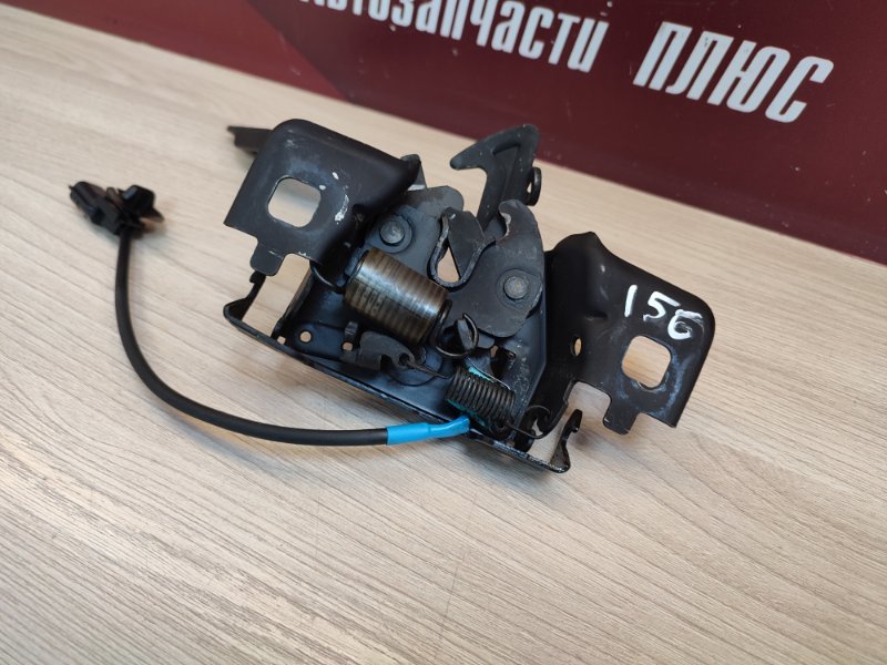 Замок капота