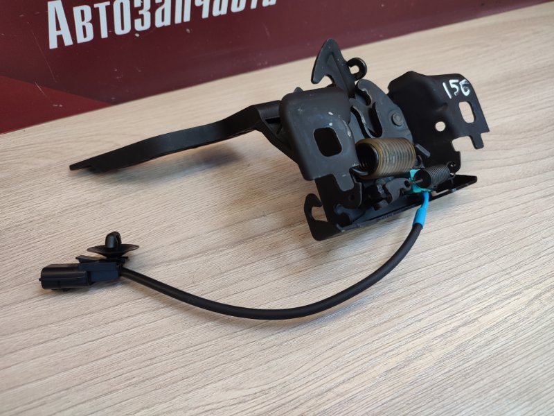 Замок капота