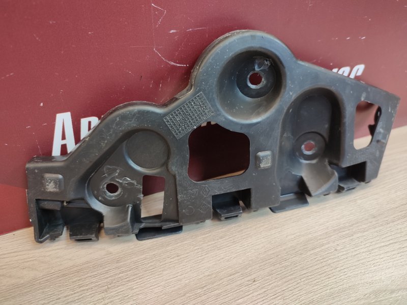 Кронштейн бампера