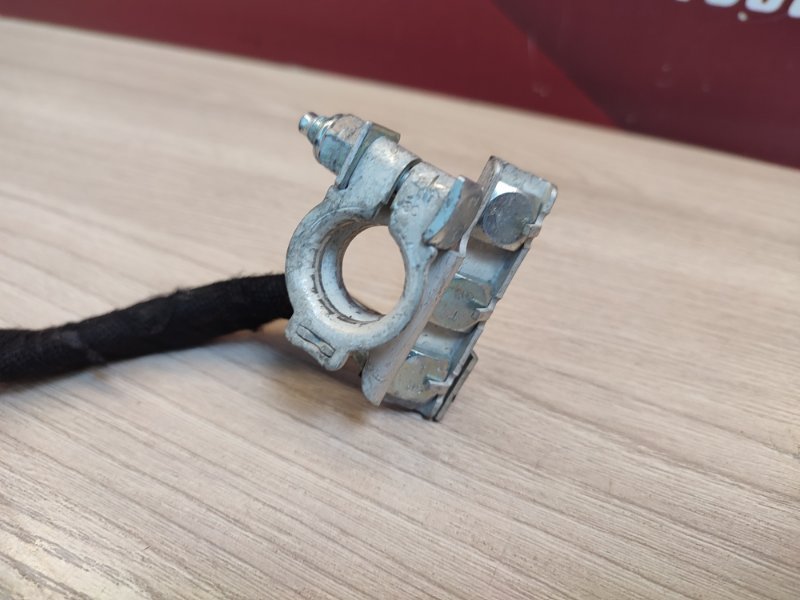 Клемма аккумулятора (минусовая)