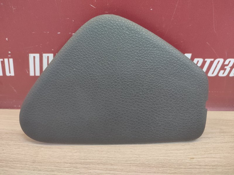 Крышка блока предохранителей салона