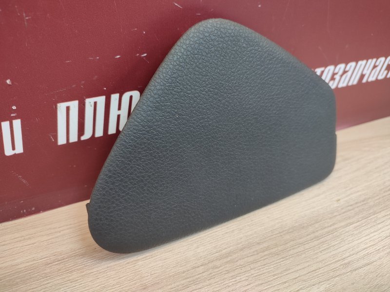 Крышка блока предохранителей салона